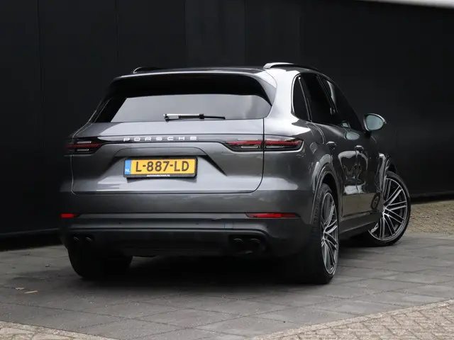 Porsche Cayenne 3