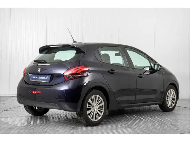 Peugeot 208 1.2 PureTech Signature 2019 Benzine 2