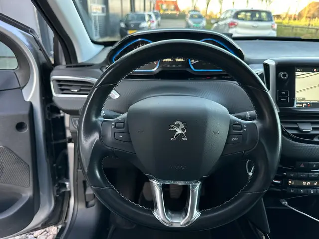 Peugeot 2008 1.2 PureTech GT-Line 2019 Benzine 14