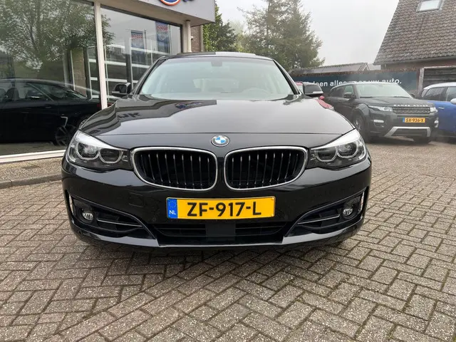 BMW 3 Serie 330i High Executive 2019 Benzine 3