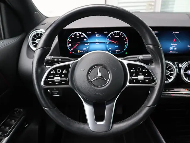 Mercedes-Benz GLA 250 e Style 2021 Hybride Benzine 14