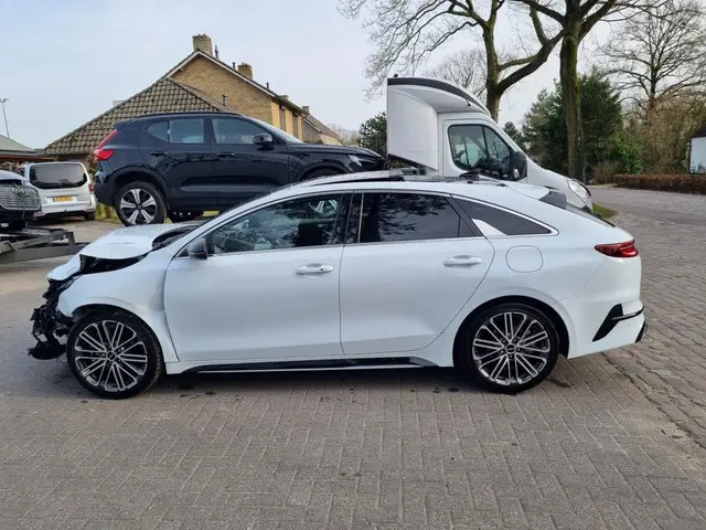 Kia ProCeed 1.5 T-GDi Aut. GT-Line Pano Led 2024 Benzine 6