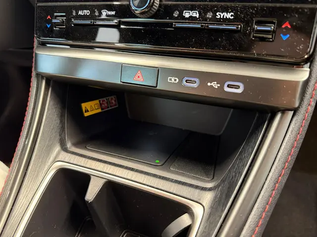 Lexus LBX Elegant 2WD + Tech Pack 2025 Hybride Benzine 18