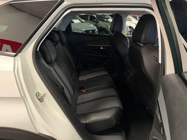 Peugeot 3008 1.2 PureTech 2018 Benzine 15