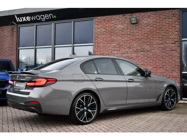 BMW 5 Serie 545e xDrive M-Sport 2022 Hybride Benzine 32