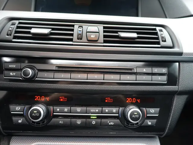 BMW 5 Serie Touring 520i 184Pk M Sport Aut- 2012 Benzine 12