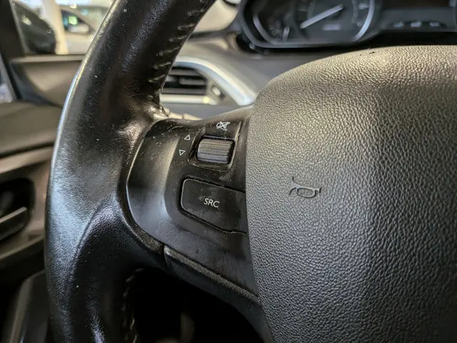 Peugeot 2008 1.2 PureTech Blue Lion 2017 Benzine 12