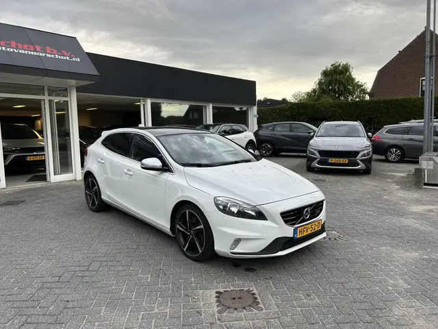 Volvo V40 2.5 T5 Summum 2013 Benzine 2