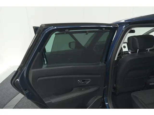 Renault Scénic TCe 140 EDC Bose 2021 Benzine 85