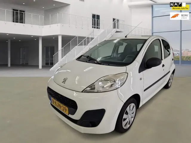 Peugeot 107 1.0 Access Accent 2013 Benzine