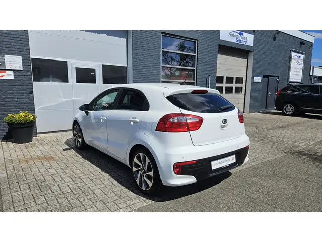 Kia Rio 1.4 CVVT ExecutiveLine 2015 Benzine 4