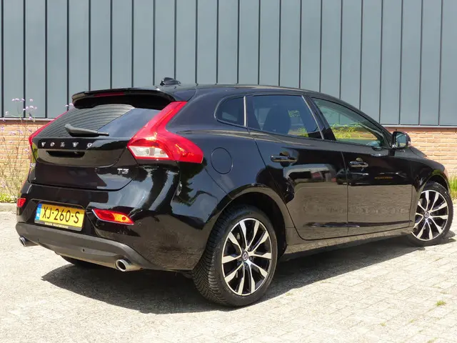 Volvo V40 T3 Dynamic Edition 2019 Benzine 2