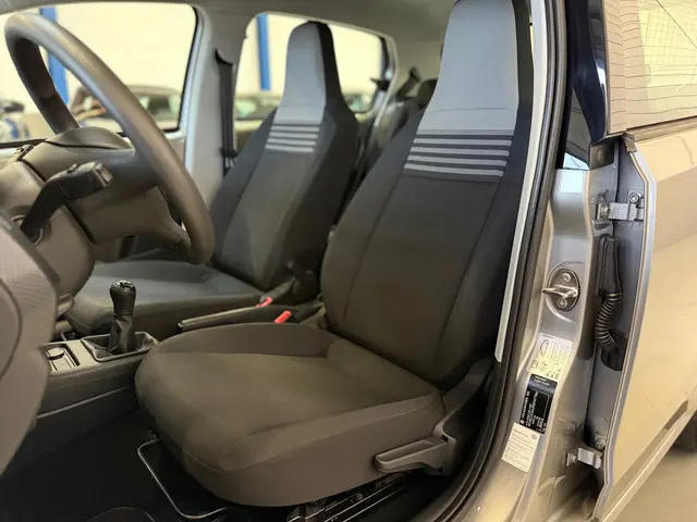 Volkswagen up! 1.0 BMT move up! 2018 Benzine 8