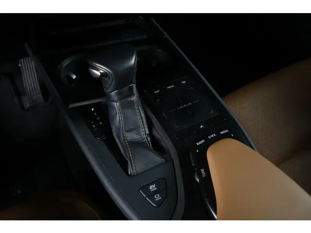 Lexus UX 250h Executive Line 2019 Hybride Benzine 24