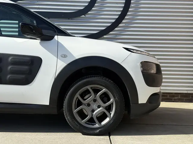 Citroën C4 Cactus 1.2 VTi Shine 2015 Benzine 14