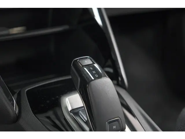 Peugeot 2008 PureTech 130 EAT8 Active 2021 Benzine 40