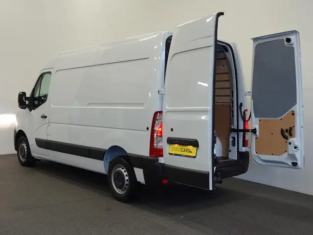 Renault Master T33 2.3 dCi 135 L2H2 2024 Diesel 34