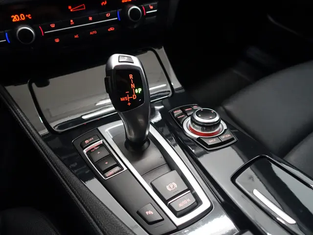BMW 5 Serie F10 520i High Exe M Sport Aut- 2013 Benzine 9