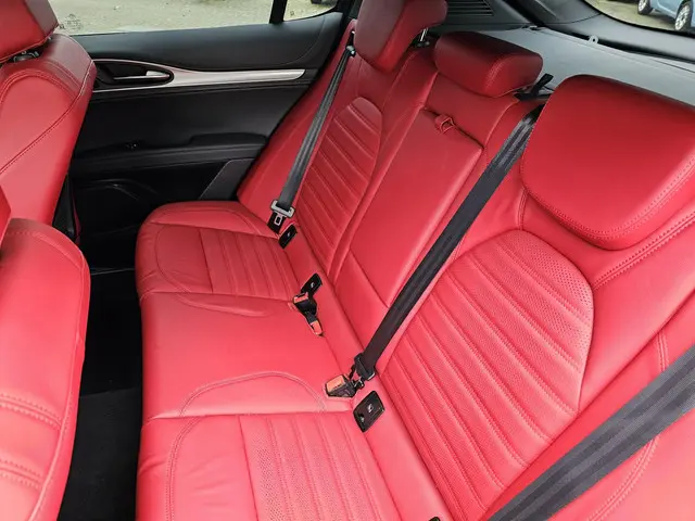 Alfa Romeo Stelvio 2.0 T GME AWD Veloce 2023 Benzine 24