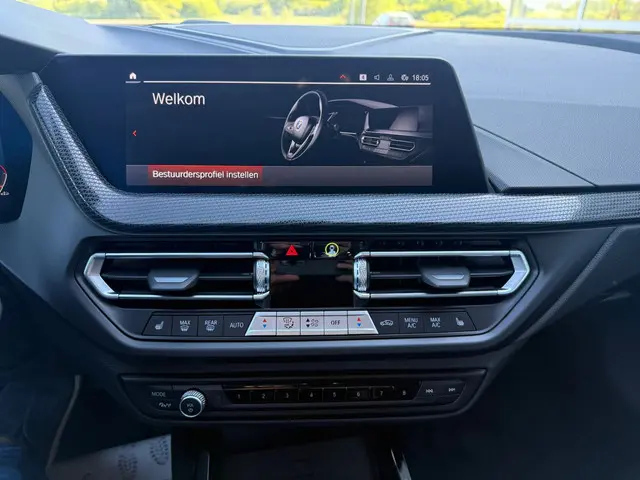 BMW 1 Serie 118i 2024 Benzine 14