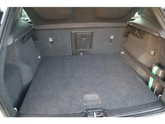 Volvo XC40 2.0 T4 Momentum Pro 2019 Benzine 22