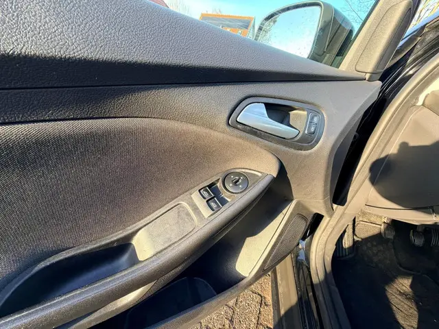 Ford Focus Wagon 1.0 Lease Edition 2017 Benzine 16