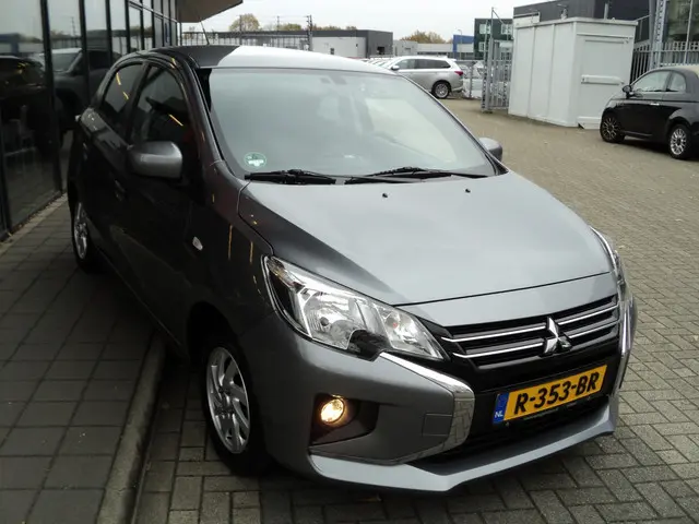 Mitsubishi Space Star 1.2 Intense 2022 Benzine 10