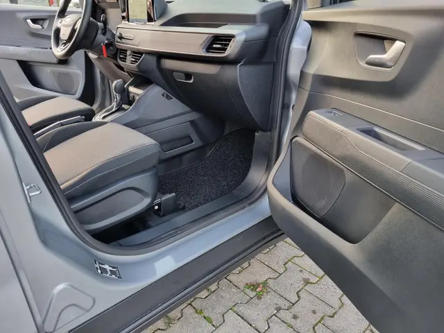 Ford Transit Courier 3