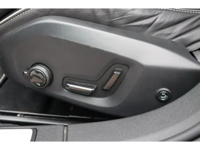 Volvo V60 2.0 T4 R-Design org. NL-auto 2019 Benzine 13