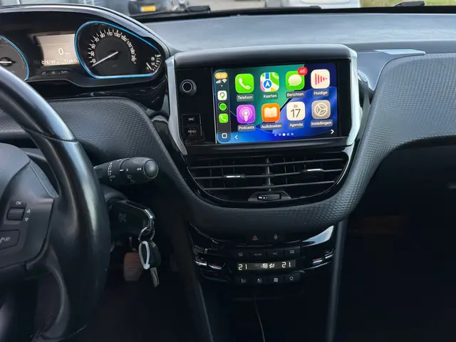 Peugeot 2008 1.2 PureTech GT-Line 2019 Benzine 18