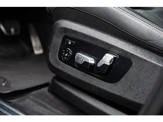 BMW X6 xDrive40i High Executive M Sport 2020 Benzine 30