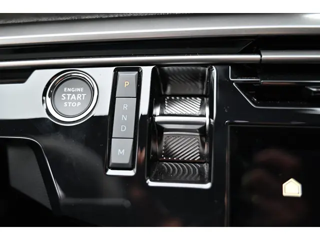 Peugeot 3008 1.2 Hybrid 136 Allure 2024 Hybride Benzine 32