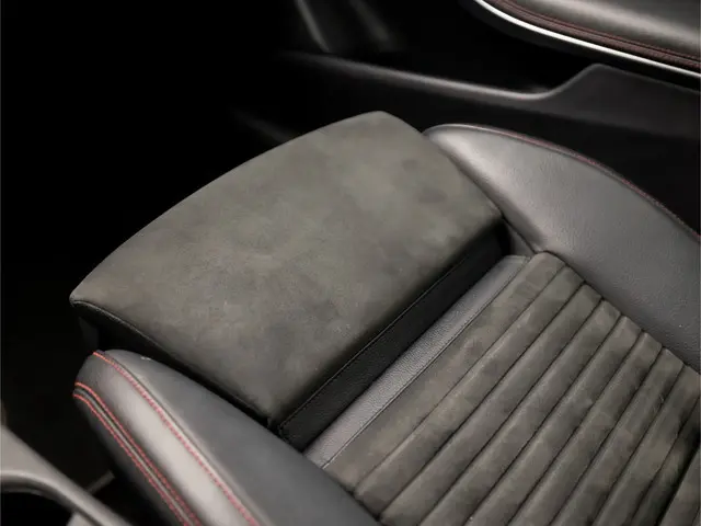 Mercedes-Benz GLA 200 AMG Sport 2015 Benzine 26