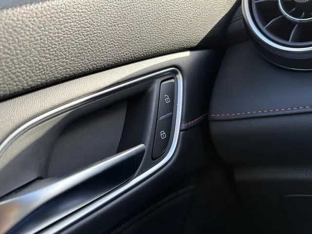 MG EHS 1.5 TGDI Luxury 2023 Hybride Benzine 32