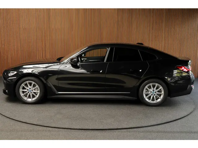 BMW i4 eDrive40 84 kWh M-pakket 2022 Elektrisch 2