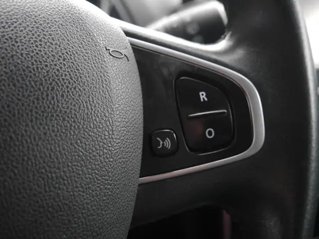 Renault Clio Estate 0.9 TCe Limited 2017 Benzine 17