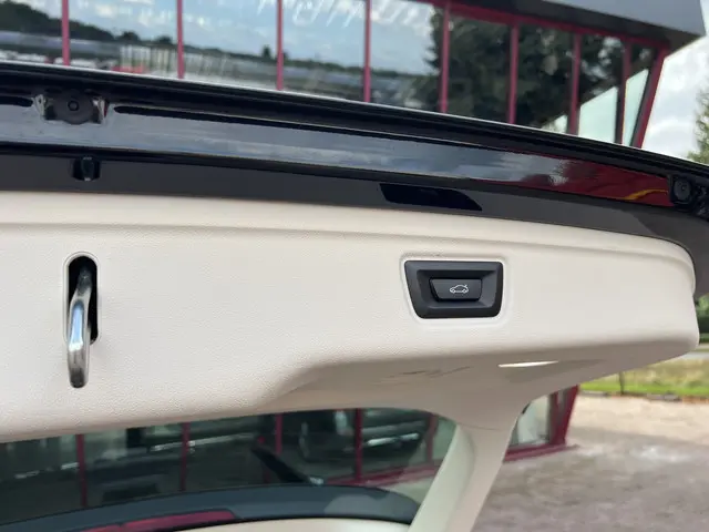 BMW 3 Serie Touring 320e 2023 Hybride Benzine 36
