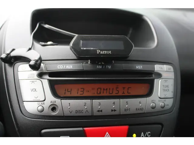 Peugeot 107 1.0 Active 2013 Benzine 12