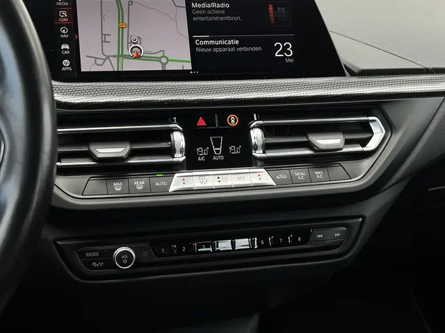 BMW 1 Serie 118i Executive Edition 2021 Benzine 21