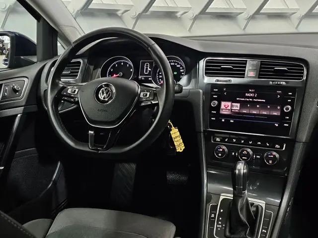 Volkswagen Golf 1.4 TSI Highline R Line 2017 Benzine 13