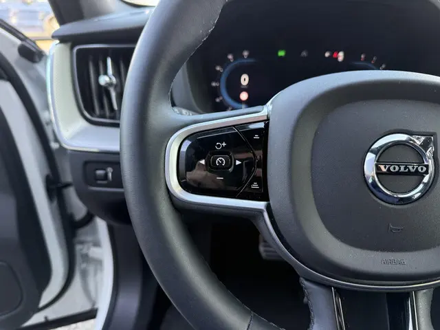 Volvo XC60 2.0 B5 R-Design 2022 Benzine 24