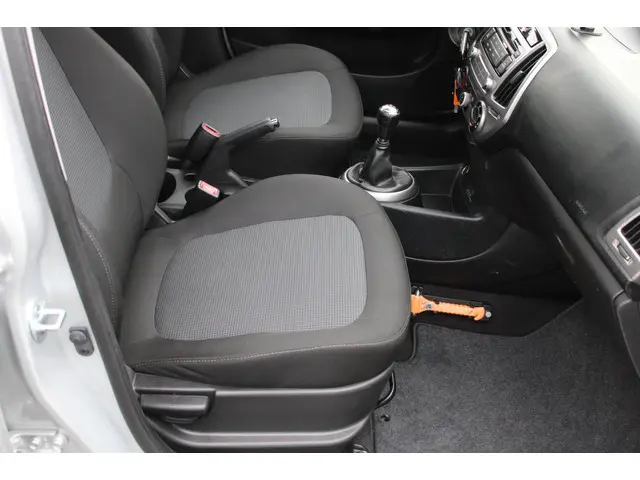 Hyundai i20 1.2i i-Motion 5 Drs 2013 Benzine 12