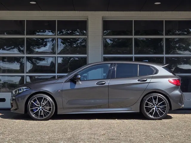 BMW 1 Serie 118i High Executive Edition 2019 Benzine 3