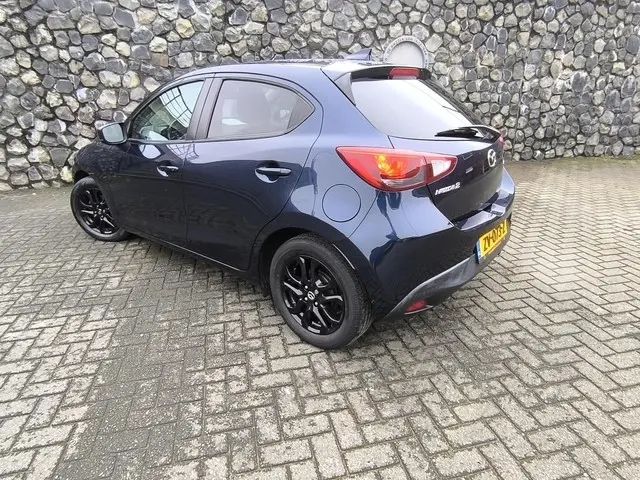 Mazda 2 2