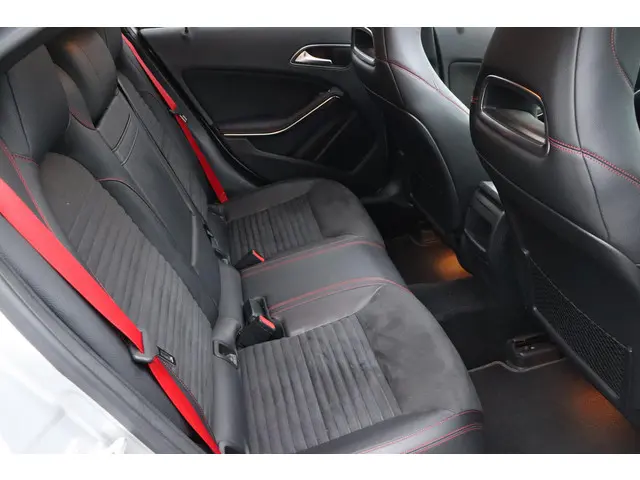 Mercedes-Benz A-Klasse 250 Sport Ambition 2014 Benzine 17