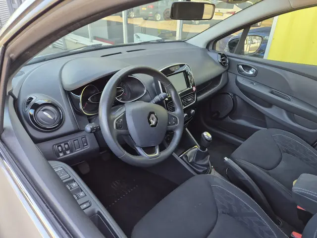 Renault Clio Estate 0.9 TCe Limited 2020 Benzine 6