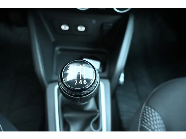 Dacia Duster 1.3 TCe 130 Journey 2024 Benzine 37