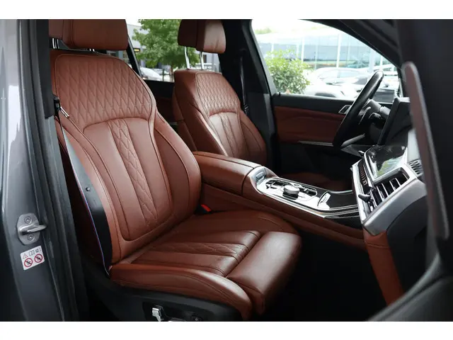 BMW X7 xDrive40i 2023 Benzine 7