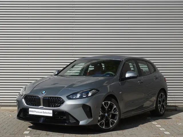 BMW 1 Serie 5-deurs 120 2025 Benzine 36