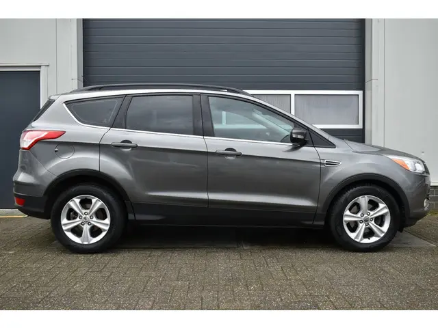 Ford Kuga 2.5 automaat 2014 Benzine 6